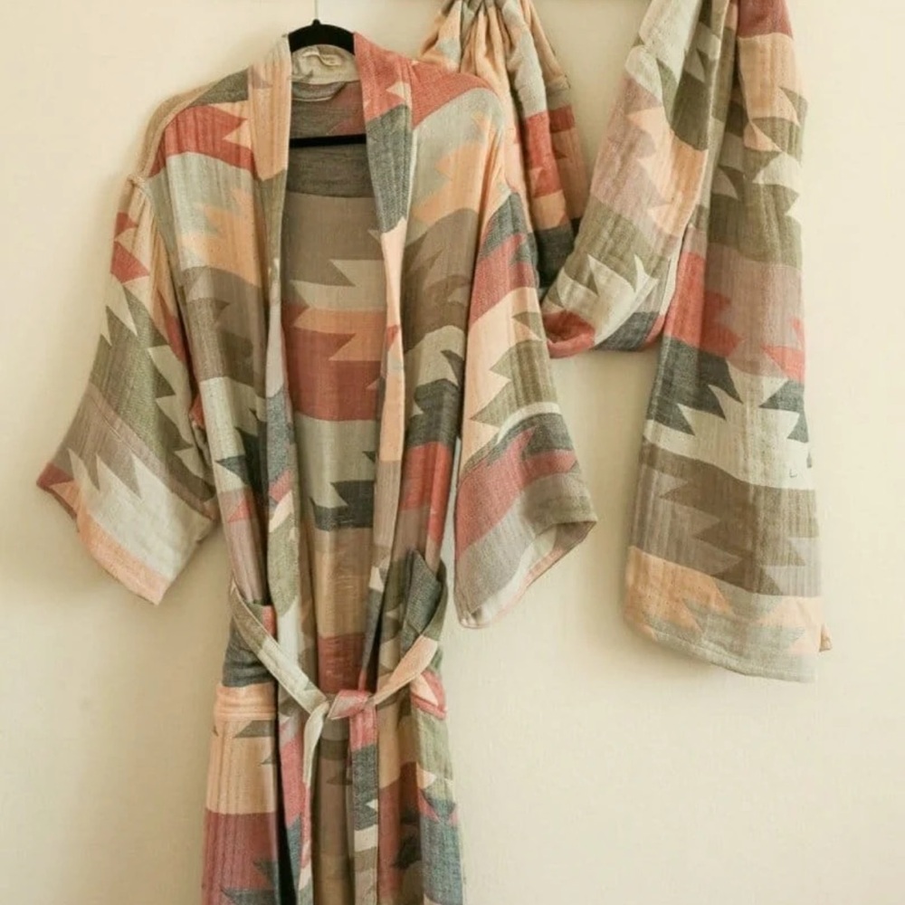 Geometric Patterned Women's Robe - Picture 2 of 4